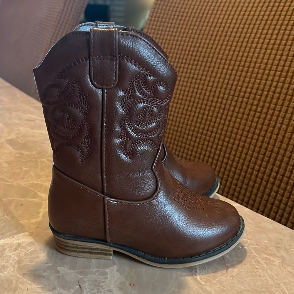 Cat & Jack western boots sz 7t
